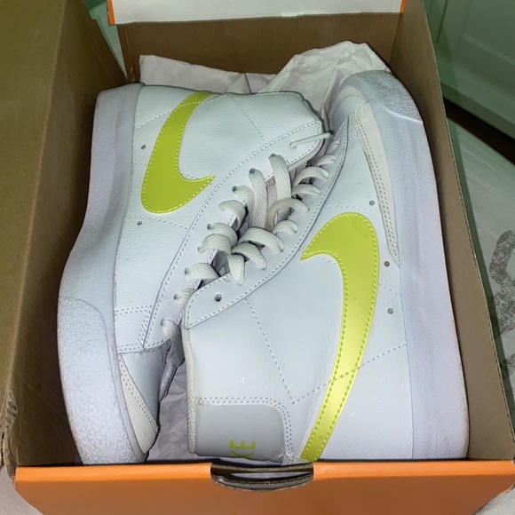 Nike Blazer White/Lemon Venom - WOMENS 7.5 - Picture 6 of 11